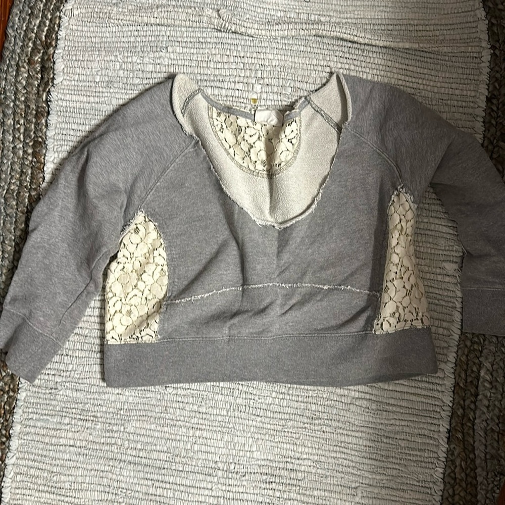 Free People cropped 3/4 sleeves gray with lace detail great condition size M